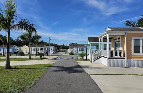 Kissimmee Casa | SPACIOUS 1 BEDROOM HOUSE IN DISNEY AREA 5 STAR RATED MILL CREEK GOLF CART RESORT