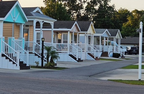 Kissimmee Complejo | SPACIOUS 1 BEDROOM HOUSE GOLF CART IN DISNEY AREA 5 STAR RATED MILL CREEK RESORT