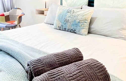 Walmer Casa | Spacious 1 bedroom unit with a private entrance and carport parking spaces