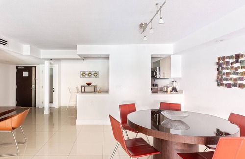 Bal Harbour Apartamento | Spacious 1 Bedroom-1 Bathroom with Terrace Steps Away from Bal Harbour Beach