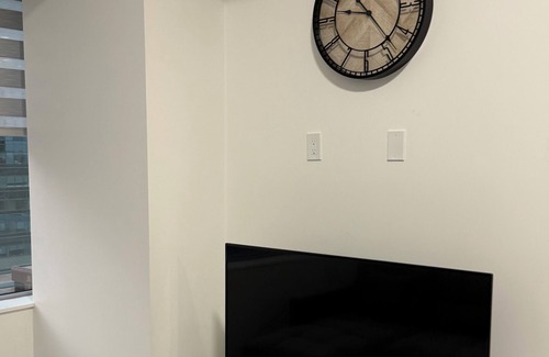 Downtown Edmonton Apartamento | Spacious 1 Bedroom with City Views by Rogers
