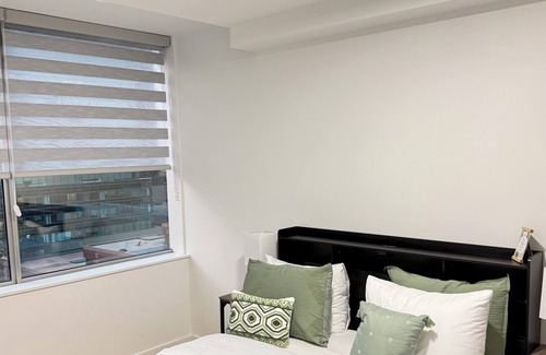 Downtown Edmonton Apartamento | Spacious 1 Bedroom with City Views by Rogers