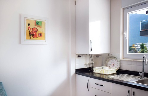 Sarsu Mahallesi Apartamento | Amplio 1 dormitorio con piscina y vista a la montaña