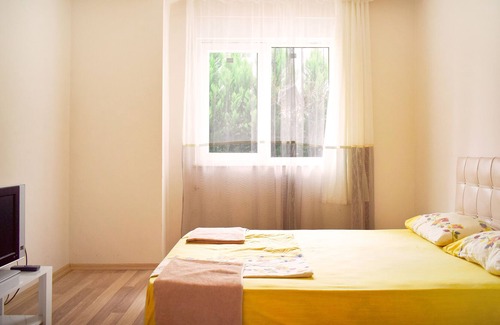 Sarsu Mahallesi Apartamento | Amplio 1 dormitorio con piscina y vista a la montaña