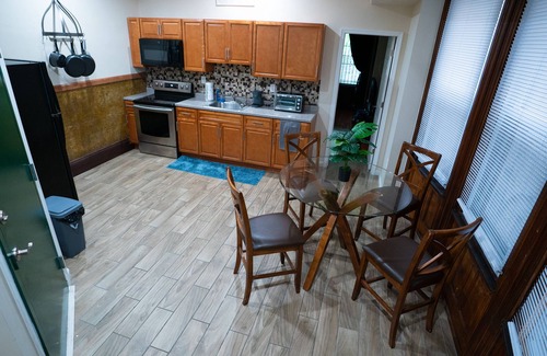 North Philadelphia Apartamento | Spacious 1 BR, 2bath located 2 blocks from Temple Hospital