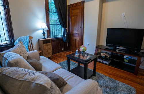 North Philadelphia Apartamento | Spacious 1 BR, 2bath located 2 blocks from Temple Hospital