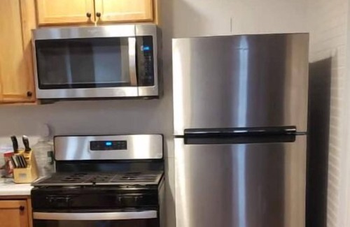 Poughkeepsie Villa | Spacious 1 BR Unit w/ Washer-Dryer and Parking