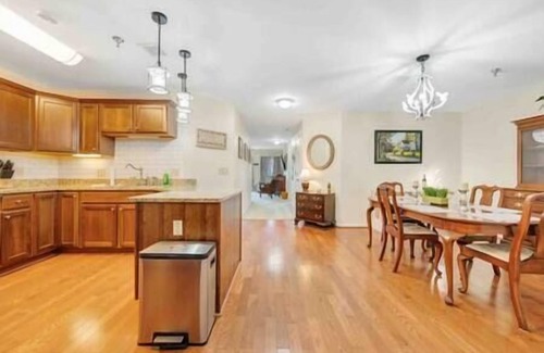 Moneta Apartamento | Spacious 1 king bedroom WiFi on-site restaurant