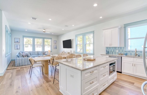 Gulfview Heights Casa | Spacious 10-bedroom house with carriage. Pool and spa with Deeded beach access!