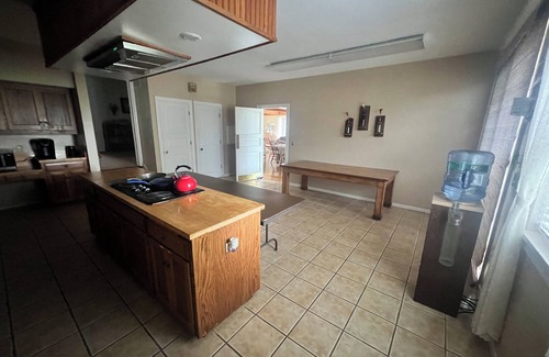 Bradford Casa | Spacious 10-bedroom house in delightful Bradford. Perfect for weddings