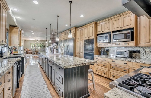 Bluffdale Casa | Spacious 10-bedroom Luxury Home with Fitness and Game room in charming Bluffdale