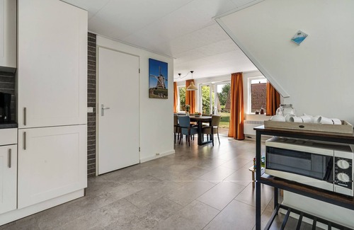Municipality of Hardenberg Casa | Spacious 10-person family house with 5 bedrooms, 2 bathrooms, full kitchen and large garden at holiday park ’t Hooge Holt.