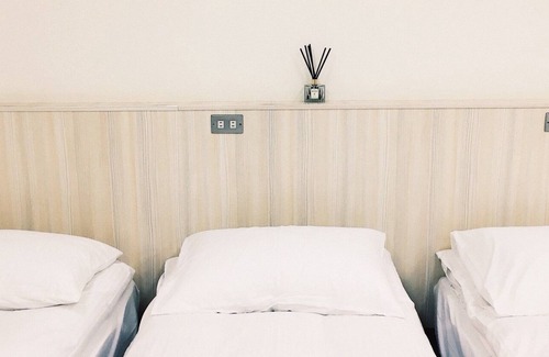 West Central District Hostal | Habitación espaciosa para 12 personas cerca de la estación de tren