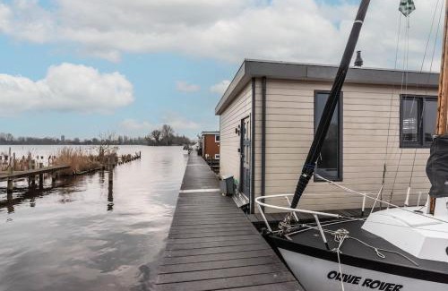 Municipality of Aalsmeer Casa | Spacious 120m2 Water Villa With Sauna Near Amsterdam