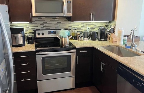 South Beach Apartamento | Spacious 1b1b oasis in luxury SF building with bay bridge view & full amenities
