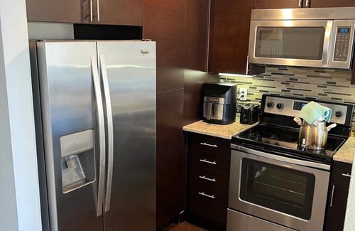 South Beach Apartamento | Spacious 1b1b oasis in luxury SF building with bay bridge view & full amenities
