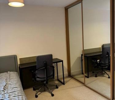 London Borough of Bromley Apartamento | Spacious 1BD Orpington Flat, 20 min to Central LDN