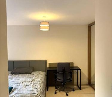 London Borough of Bromley Apartamento | Spacious 1BD Orpington Flat, 20 min to Central LDN