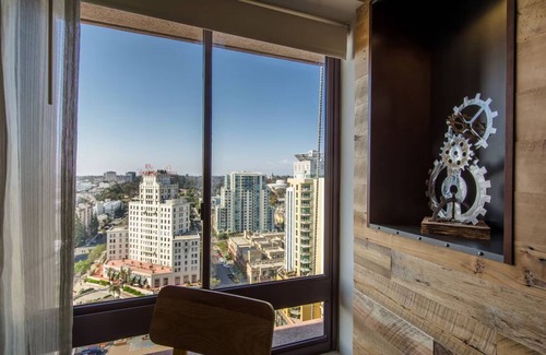 East Village Apartamento | Spacious 1bdrm suite in Gaslamp Qtr, SanD; walk to conv ctr, museums