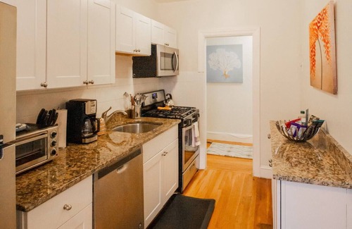 Commonwealth Apartamento | Spacious 1Bed, Boston Coll, Elevator, Roof Deck