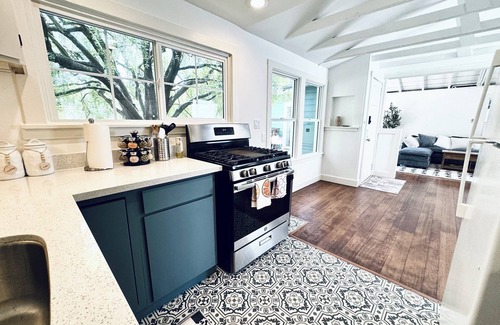 Buena Vista Cabaña | Spacious 1BR/2BA Scenic Garden Cottage in Central SF with Private Entrance