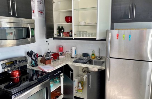 Poinsettia Heights Apartamento | Spacious 1BR, Central AC, Real Desk & Office Chair