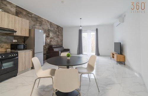 Tarxien Apartamento | Spacious, 1BR home with comfortable bed in Tarxien