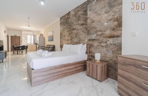 Tarxien Apartamento | Spacious, 1BR home with comfortable bed in Tarxien