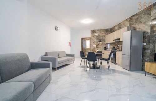 Tarxien Apartamento | Spacious 1BR home with comfortable bed w/WIFI & AC