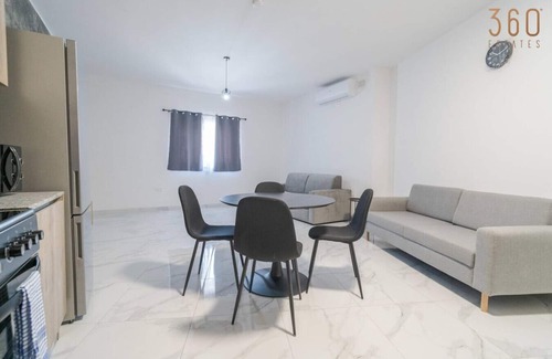 Tarxien Apartamento | Spacious 1BR home with comfortable bed w/WIFI & AC
