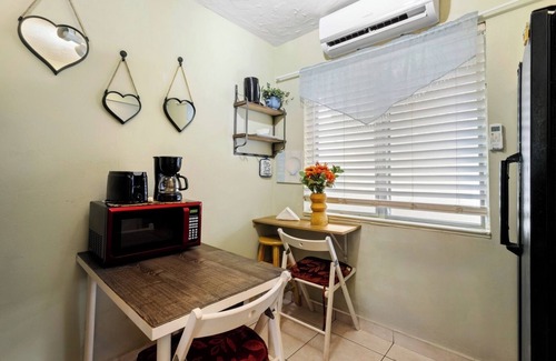 Downtown Hollywood Apartamento | Spacious 1BR in Hollywood FL Pet-friendly, Parking