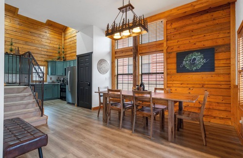 Branson Theater District Cabina | Spacious 2-BD + Loft Retreat in the Heart of Branson-Minutes to Shows, Shopping & Dining