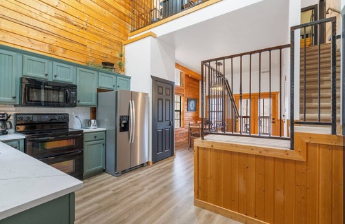 Branson Theater District Cabina | Spacious 2-BD + Loft Retreat in the Heart of Branson-Minutes to Shows, Shopping & Dining