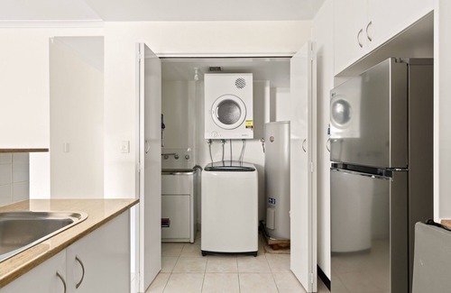 Avalon Beach Apartamento | Spacious 2-Bed, 2-Bath Moments from Avalon Beach