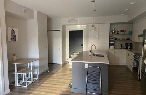 North End Apartamento | Spacious 2-bed, 2-bath condo in downtown Kelowna!