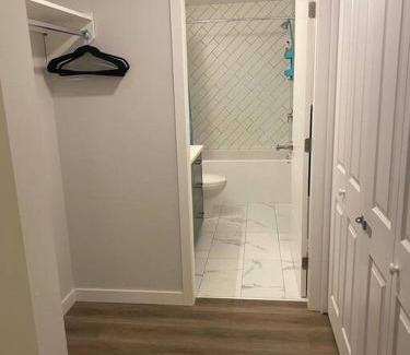 North End Apartamento | Spacious 2-bed, 2-bath condo in downtown Kelowna!
