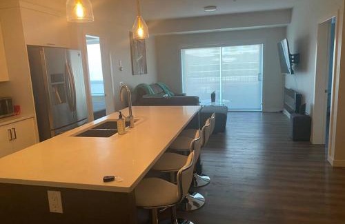North End Apartamento | Spacious 2-bed, 2-bath condo in downtown Kelowna!