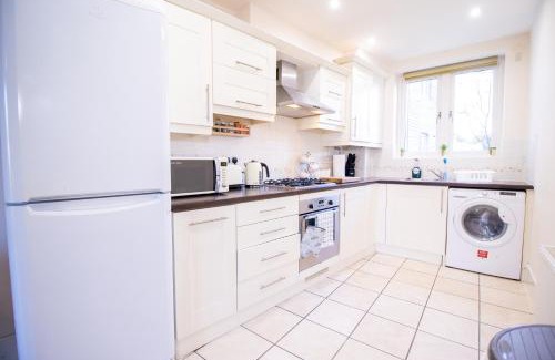Milton Keynes Apartamento | SPACIOUS 2 bed 2 bathroom Apartment with parking! CONTRACTORS & BUSINESS stays Managed by Chique Properties Ltd