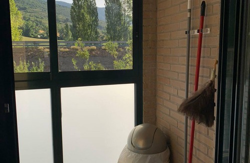 Jaca Apartamento | Apartamento en Jaca: Piscina, 2 Habitaciones, 2 Baños, Balcón, Garaje