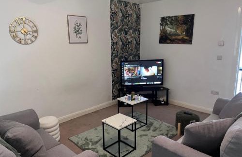 Levenshulme Casa | Spacious 2 bed house in Manchester with Private Parking