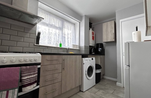 Southall Broadway Apartamento | Spacious 2 Bed in Southall near Heathrow Airport with Free WiFi