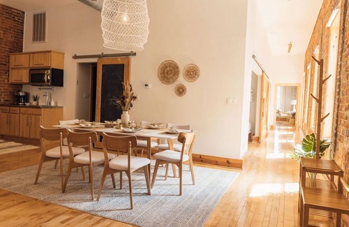 Johnson City Apartamento | Spacious 2 Bed Loft in Johnson City