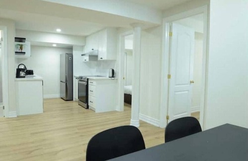 Richmond Hill Casa | Spacious 2-Bed-Room near Yonge & Major Mackenzie