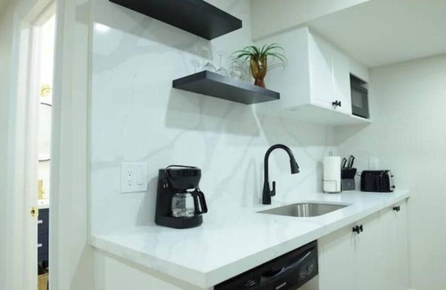 Richmond Hill Casa | Spacious 2-Bed-Room near Yonge & Major Mackenzie