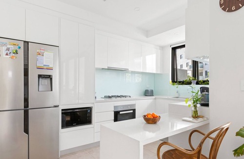Homebush Apartamento | Spacious 2-Bed: Rooftop Views, Near Olympic Park