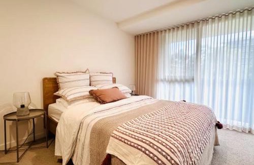 Dickson Apartamento | Spacious 2 Bed Room Split Level Apartment