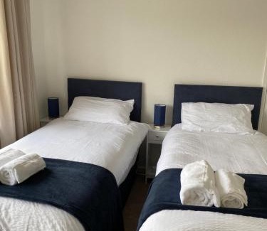 Ruddington Apartamento | Spacious 2 Bed Village Flat sleeps 4/6