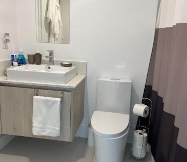 North Miami Apartamento | Spacious 2 Bedroom, 2 Bathroom condo with heated outdoor pool and jacuzzi!