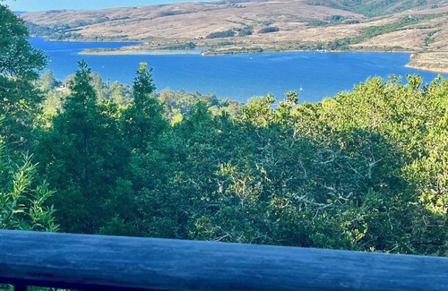 Inverness Casa | Spacious, 2-bedroom, 2-bathroom house with breathtaking view of Tomales Bay.