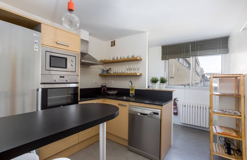 La Vila Olimpica del Poblenou Apartamento | Amplio apartamento de 2 dormitorios con balcón cerca de la playa